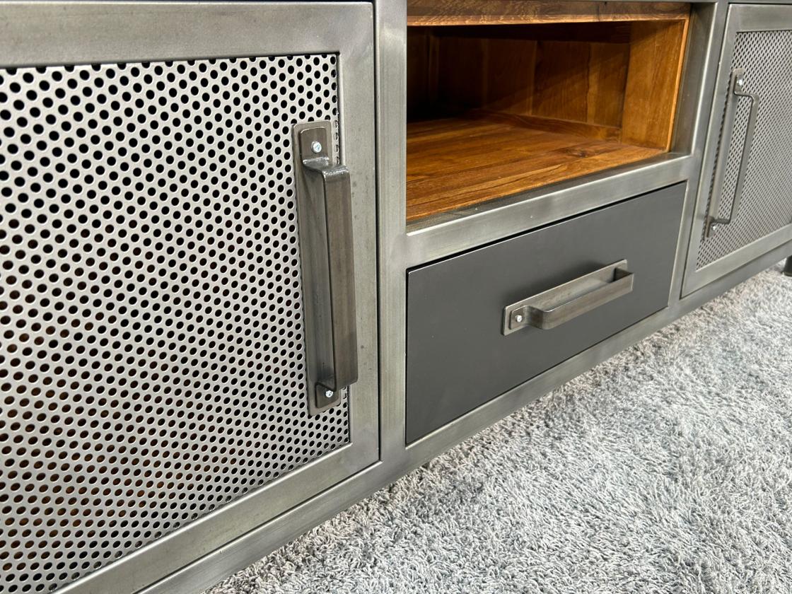 Tv-Schrank-aus-Metall-und-Holz-Industiedesign-Loft