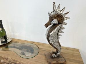 "Seepferdchen " aus Teakholz mit Applikationen aus Aluminium (Größe S, Höhe ca. 55 cm)