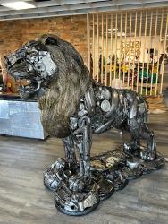 Außergewöhnliche Skulptur "Löwe" aus recyceltem Metall ca. B220 x T90 x H158 cm