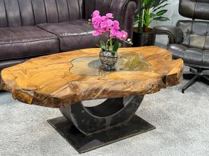 Unikat Couchtisch "Expression", ca. 128 x 75 x 47 cm (8 cm massives Holz) Einmaliger Couchtisch aus Teak Baumscheiben und Glas