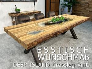 Maßtisch Esstisch "Deep Island Crossline" aus Altholz mit Rohstahlgestell und Glaseinlage