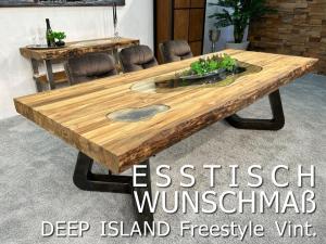 Maßtisch Esstisch "Deep Island Freestyle" aus Altholz mit Rohstahlgestell und Glaseinlage