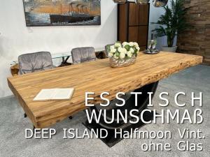 Maßtisch Esstisch "Deep Island" aus Altholz mit Rohstahlgestell