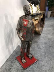 Dekoskulptur "Stehender Mann" ca. H89 x L29,5 x B29,5 cm aus recyceltem Metall