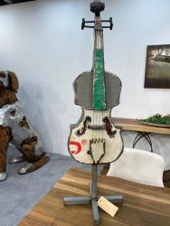 Dekoskulptur Geige ca. 100 x 30 x 12 cm aus recyceltem Metall