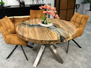 Runder Designtisch aus recyceltem Holz