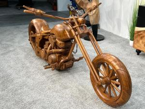 Außergewöhnliche Holz- Dekoelement aus Teakholz "Motorrad Chopper", ca. L260 x B40x120 x H110 cm