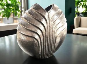 Stylische Blumenvase "LILJA", 23 cm hoch, aus vernickeltem Aluminium