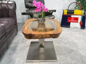 Antiker Couchtisch "Lesung", ca. 80 x 55 x 50 cm, aus einem Reismörser Einmaliger Couchtisch aus einem antiken Reismörser